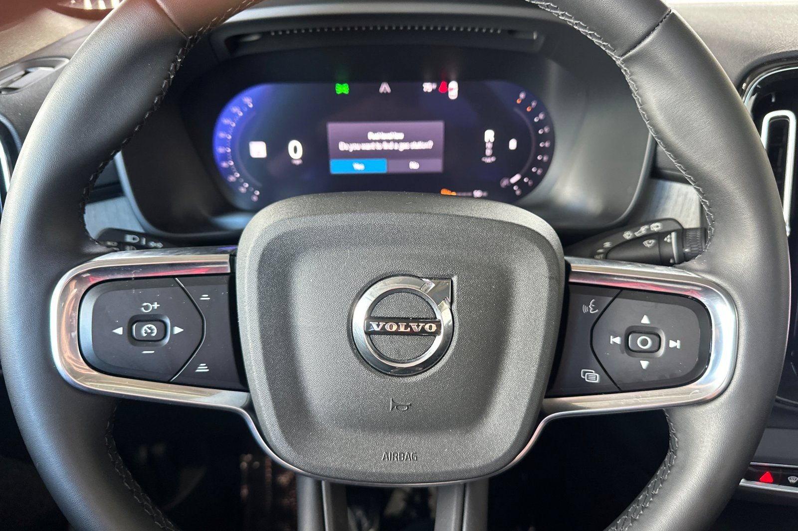 Certified 2023 Volvo XC40 B4 Plus FWD image 27