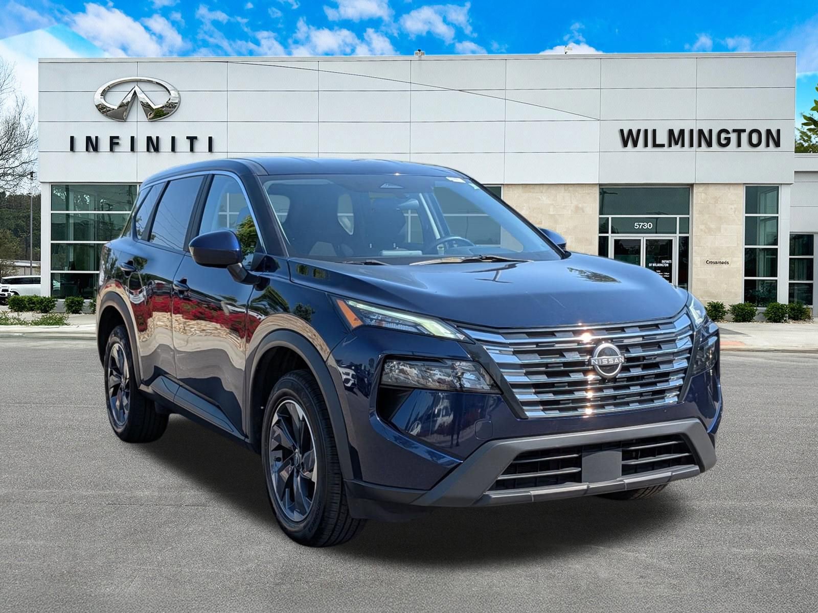 Used 2024 Nissan Rogue SV FWD image 1