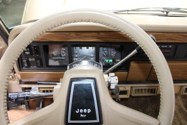 Used 1989 Jeep Grand Wagoneer image 19
