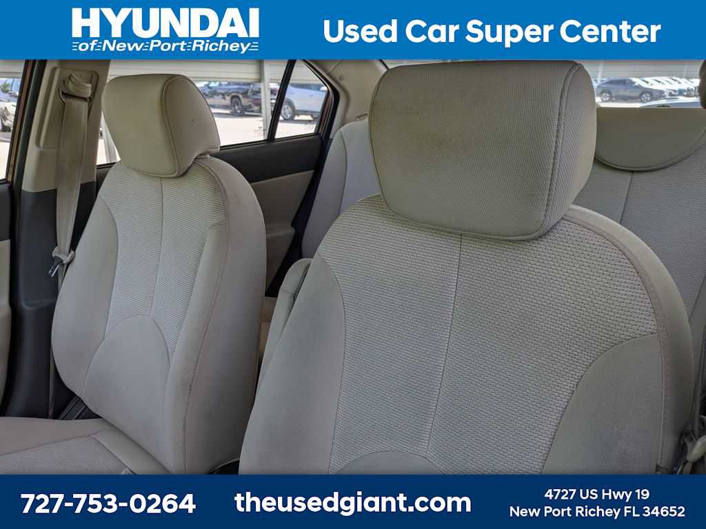Used 2009 Hyundai Accent GLS w/ Premium Pkg 6 FWD image 7