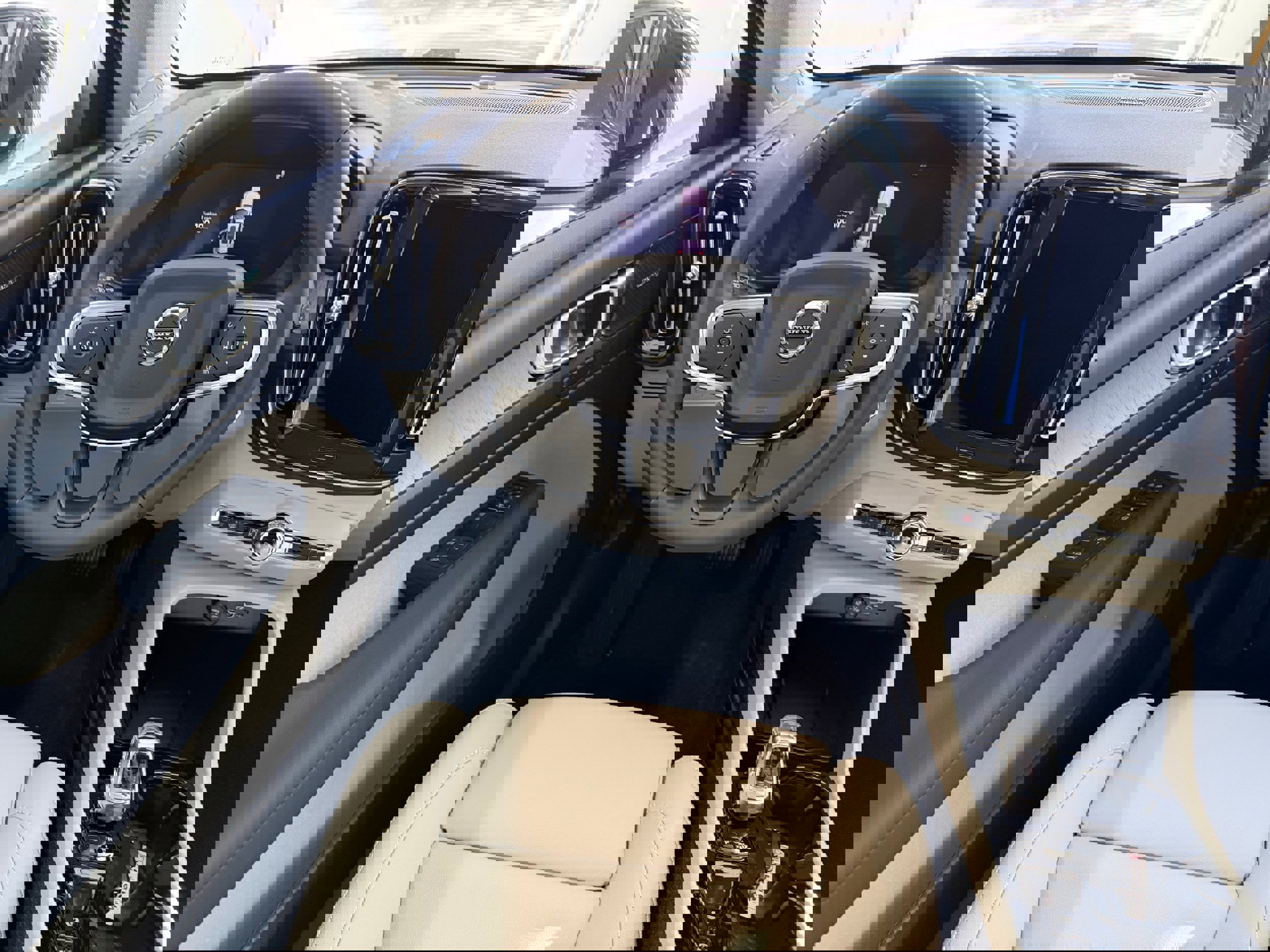 New 2026 Volvo XC40 B5 Ultra w/ Protection Package Premier image 21