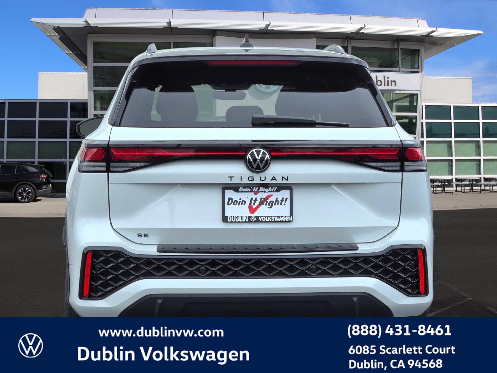 New 2026 Volkswagen Tiguan SE R-Line FWD image 5