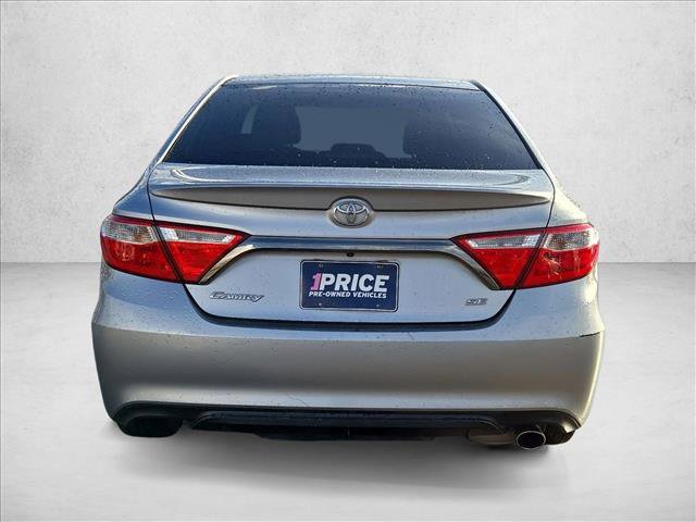 Used 2016 Toyota Camry SE w/ Moonroof Package image 5