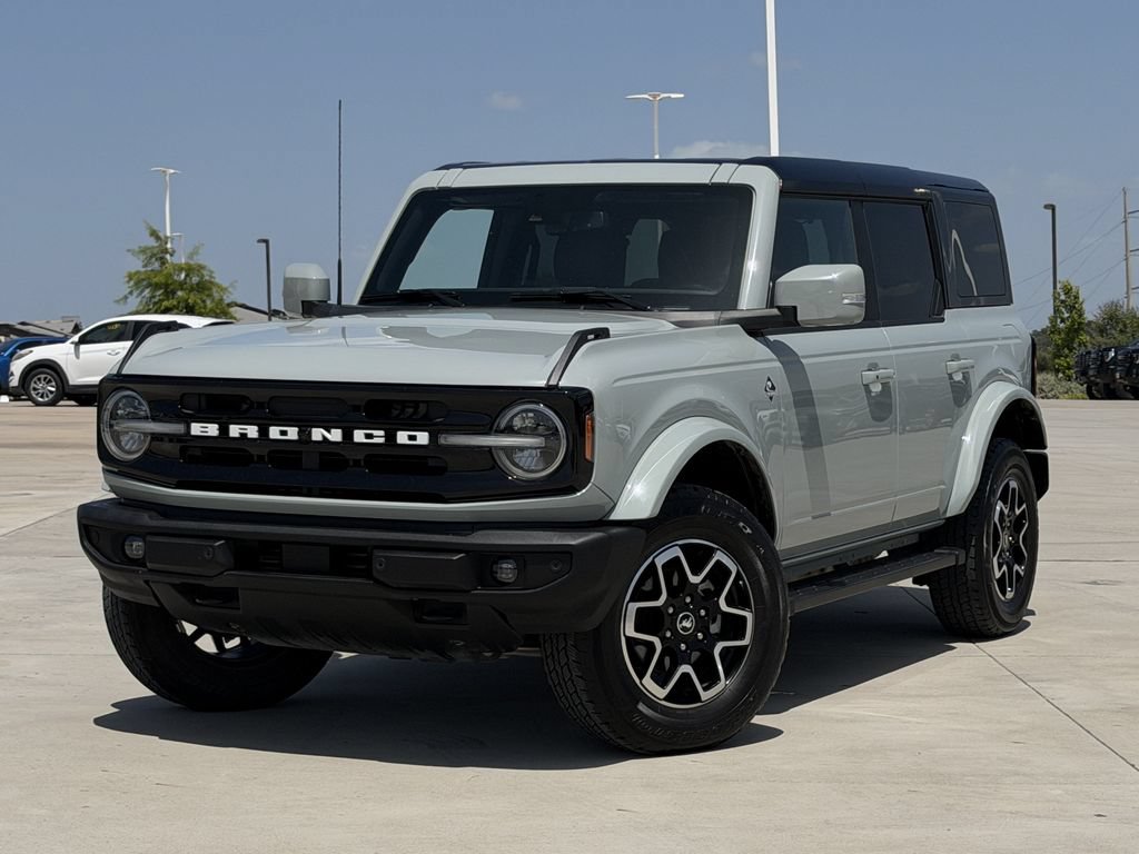 Used 2024 Ford Bronco Outer Banks AWD/4WD image 2