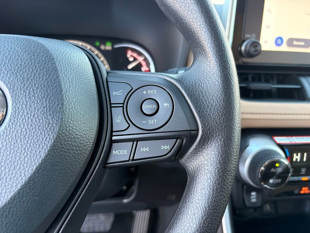 Used 2025 Toyota RAV4 XLE image 24