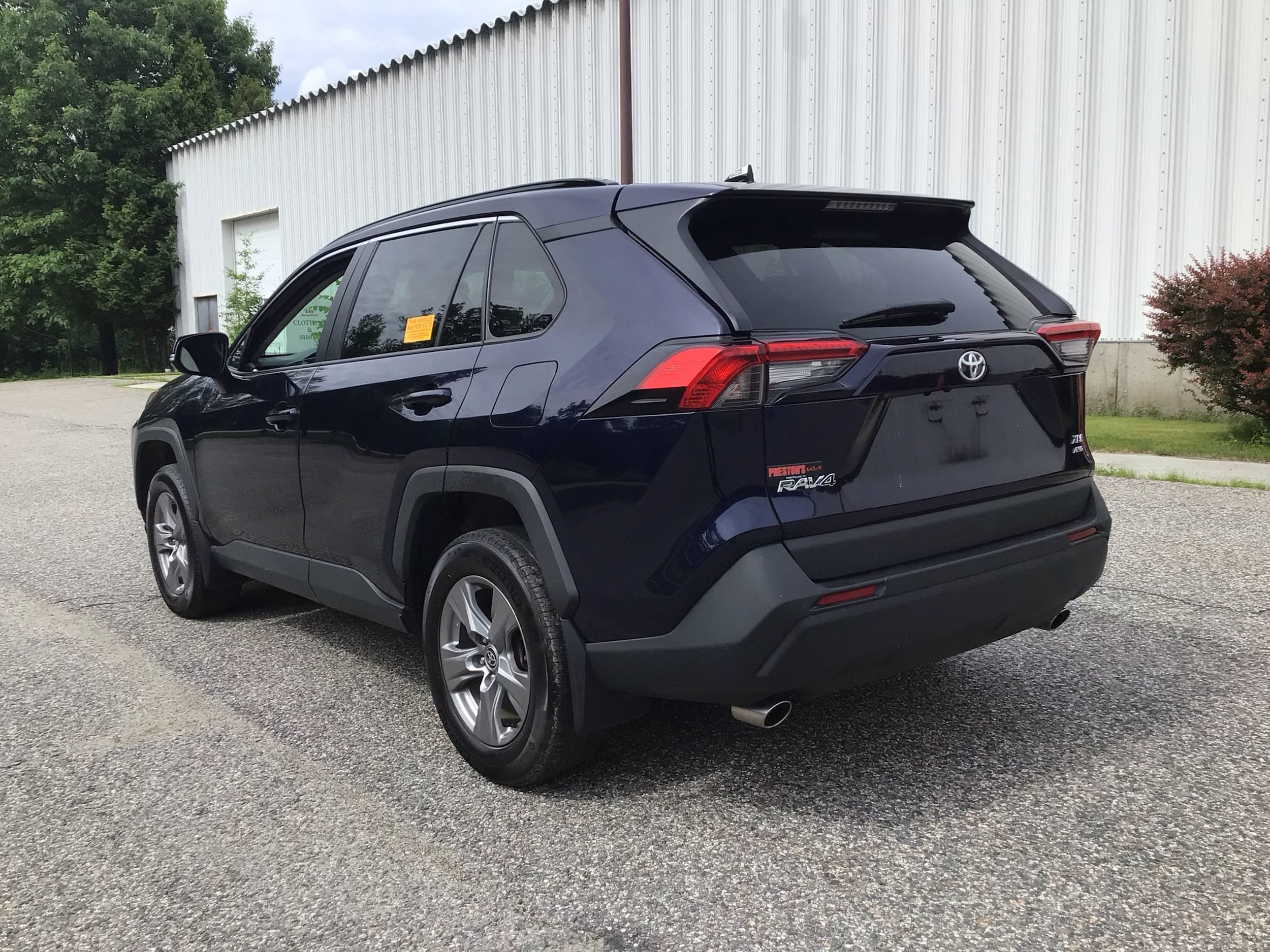 Used 2022 Toyota RAV4 XLE w/ Convenience Package AWD/4WD image 5