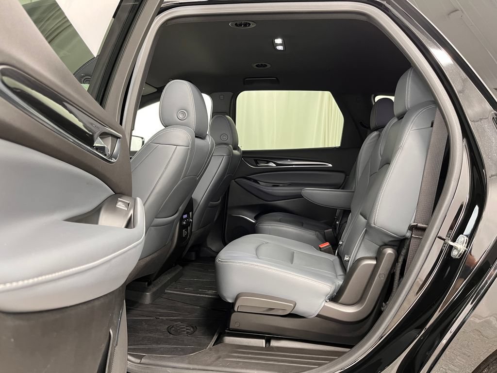 Used 2023 Buick Enclave Essence AWD/4WD image 32