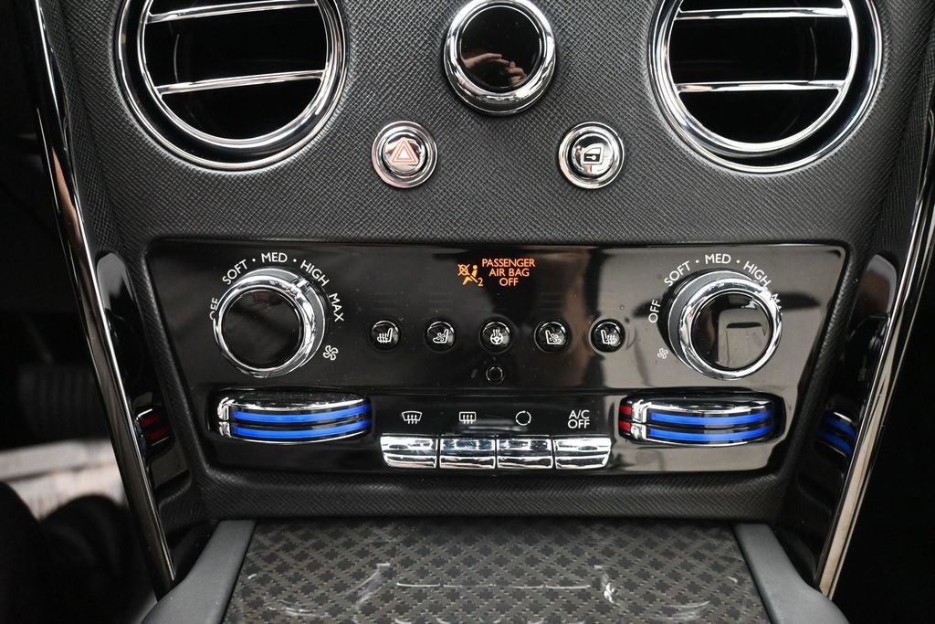 Used 2021 Rolls-Royce Cullinan Black Badge AWD/4WD image 18