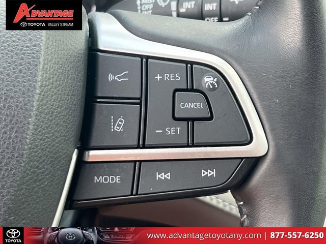 Used 2023 Toyota Highlander LE AWD/4WD image 25