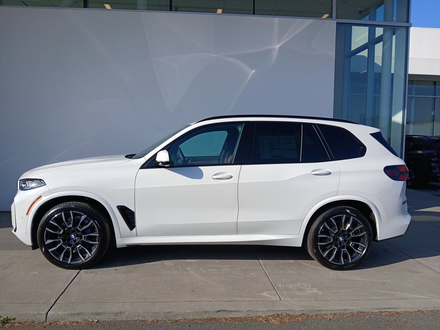 New 2026 BMW X5 xDrive40i w/ M Sport Package image 4