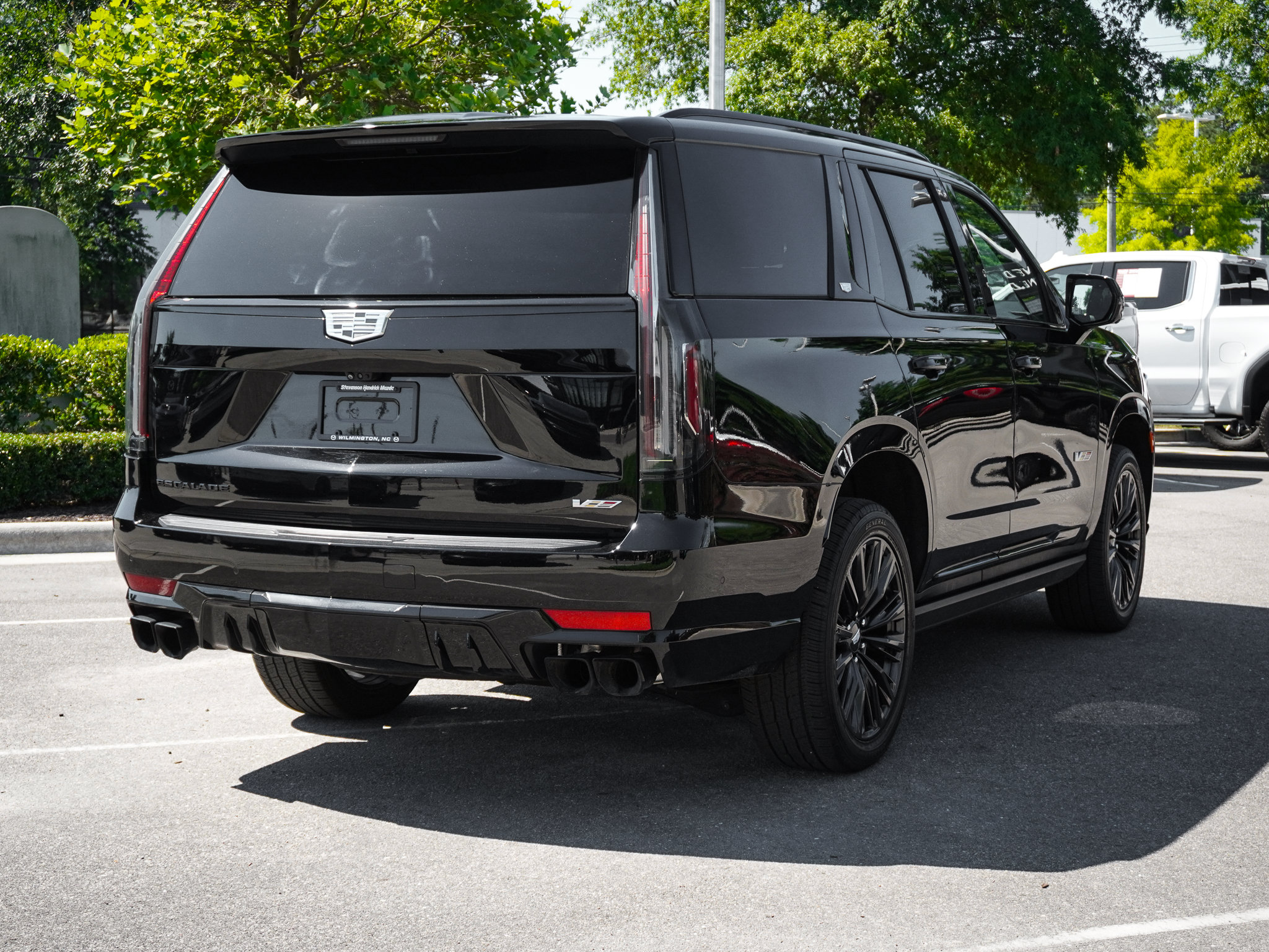 Used 2023 Cadillac Escalade V w/ LPO, ONYX Package AWD/4WD image 10