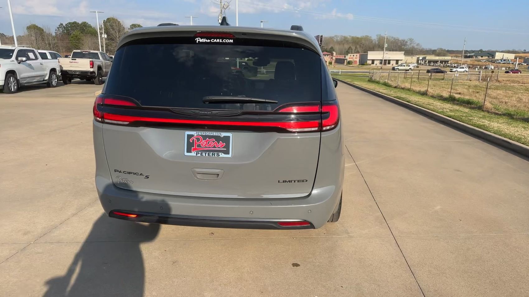 Used 2025 Chrysler Pacifica Limited image 8