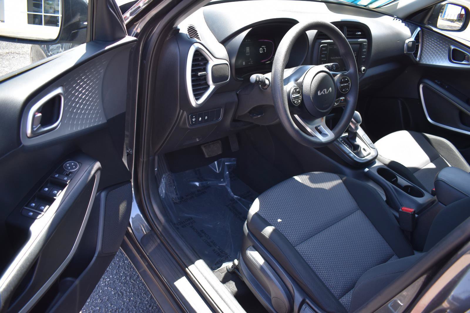 Used 2024 Kia Soul LX w/ Option Group 015 FWD image 22