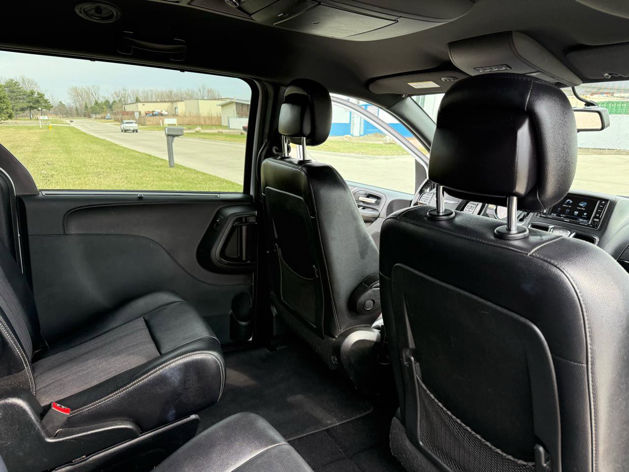 Used 2014 Chrysler Town & Country S FWD image 26
