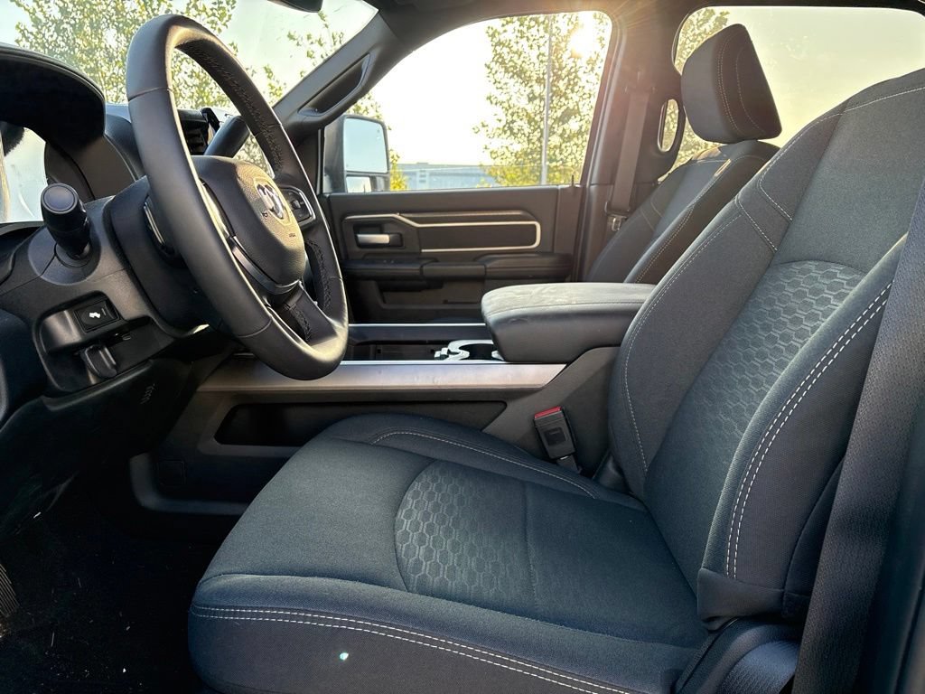 Used 2025 RAM 2500 Big Horn AWD/4WD image 9