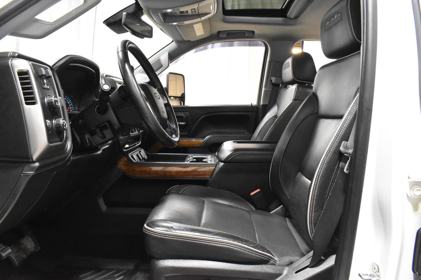 Used 2017 Chevrolet Silverado 2500 High Country w/ Duramax Plus Package image 2