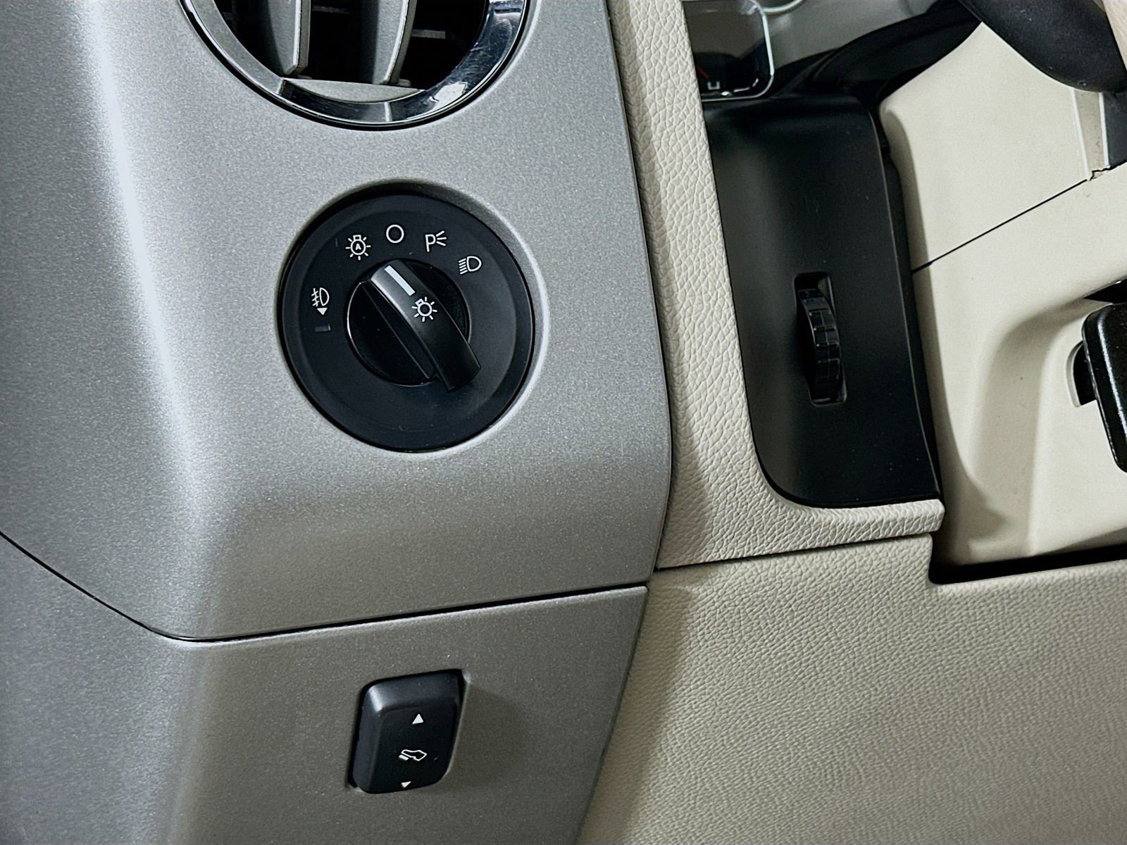 Used 2014 Ford Expedition Limited image 11