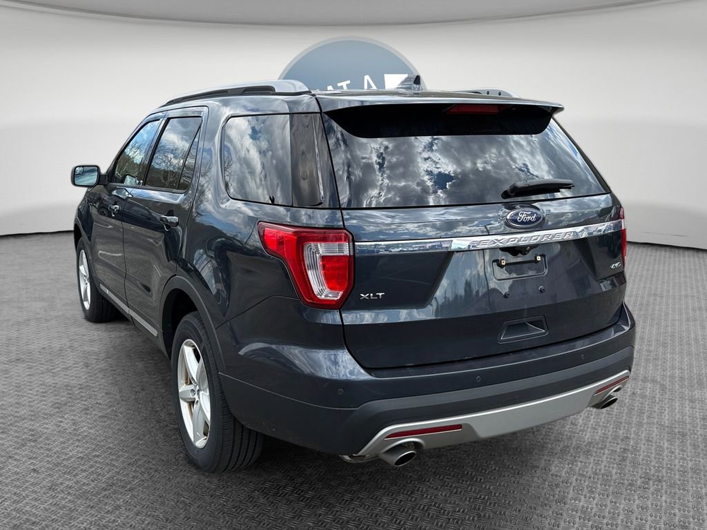 Used 2017 Ford Explorer XLT w/ Equipment Group 202A image 6