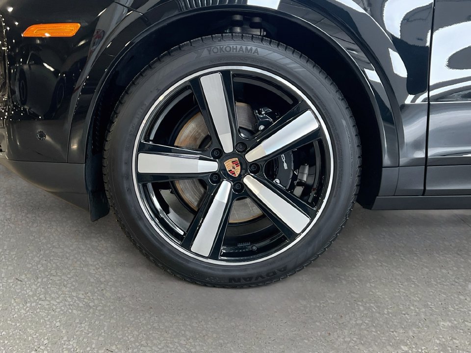 Certified 2026 Porsche Cayenne Coupe AWD/4WD image 33