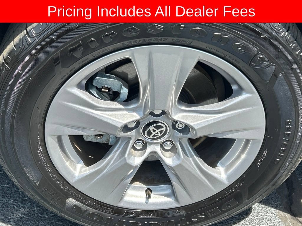 Used 2025 Toyota RAV4 XLE AWD/4WD image 23