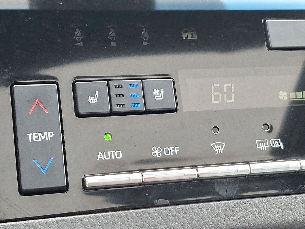 Used 2019 Toyota Avalon Limited w/ Advanced Safety Package FWD image 26