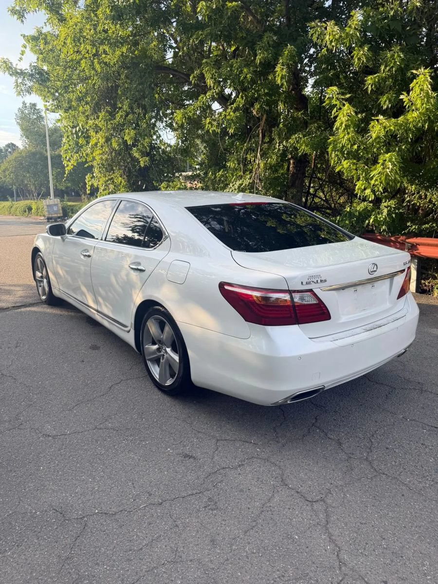 Used 2010 Lexus LS 460 RWD image 2