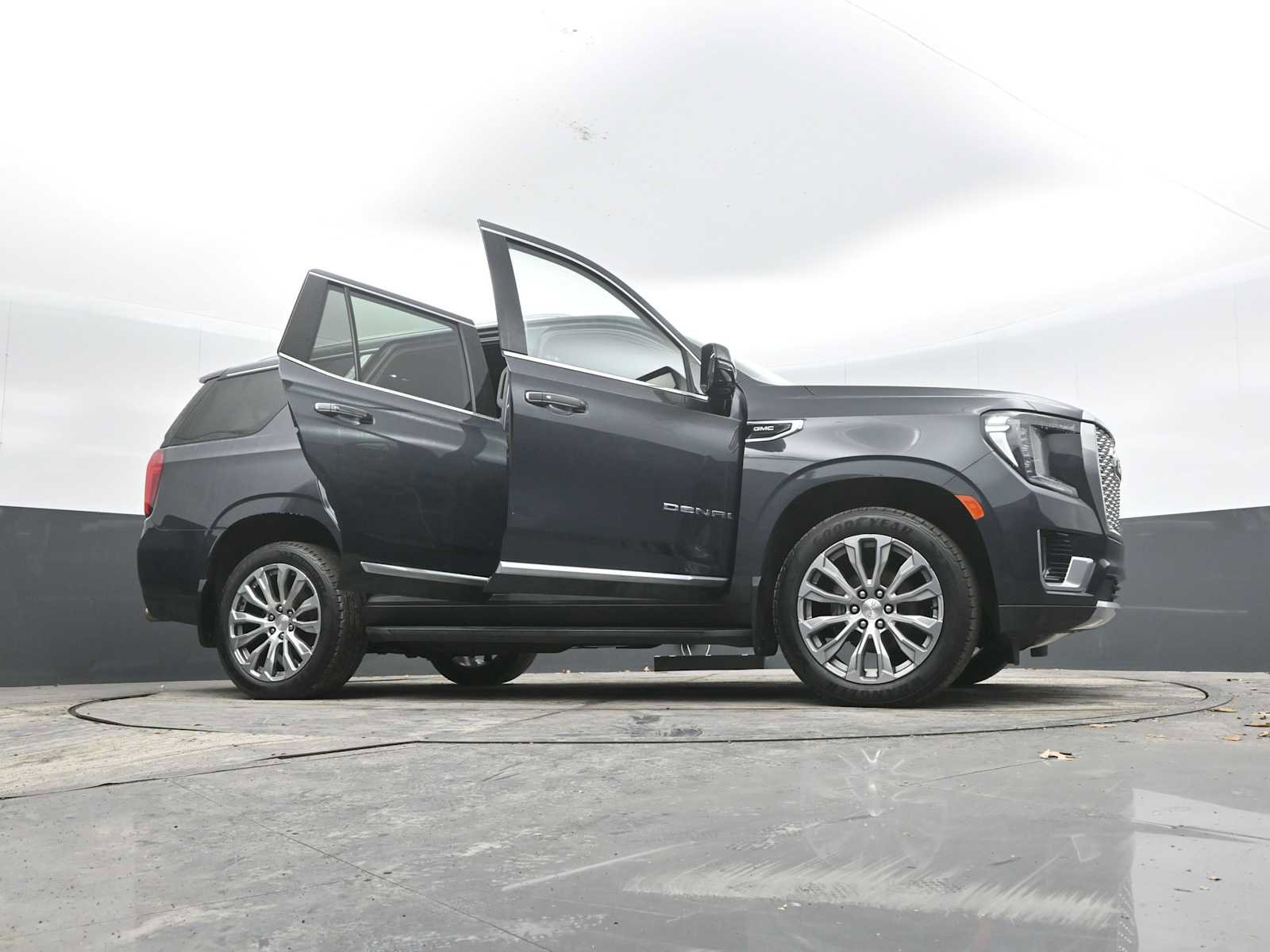 Used 2021 GMC Yukon Denali w/ Advanced Technology Package image 57