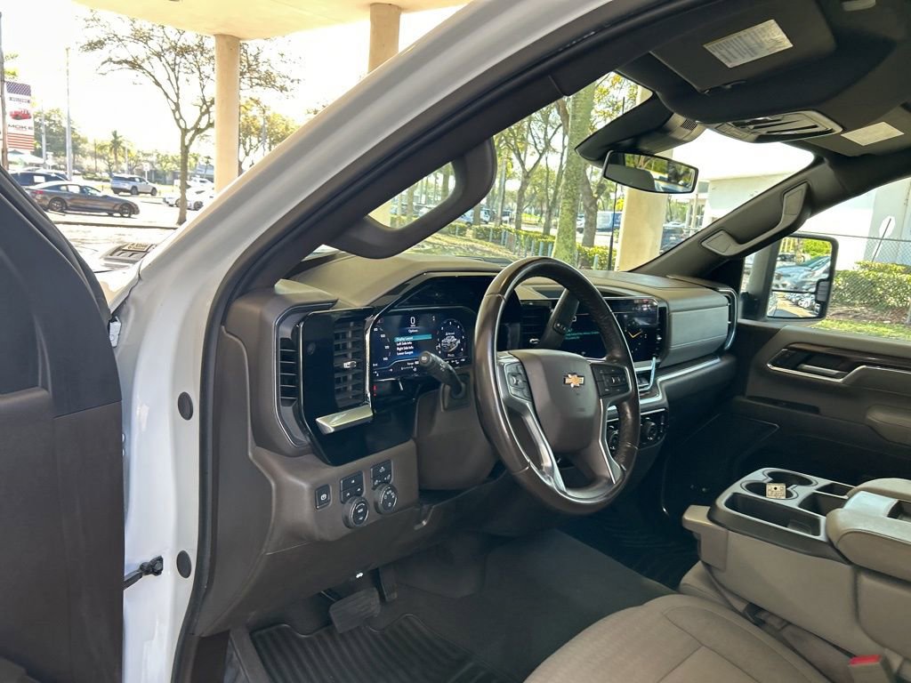 Used 2024 Chevrolet Silverado 2500 LT AWD/4WD image 6