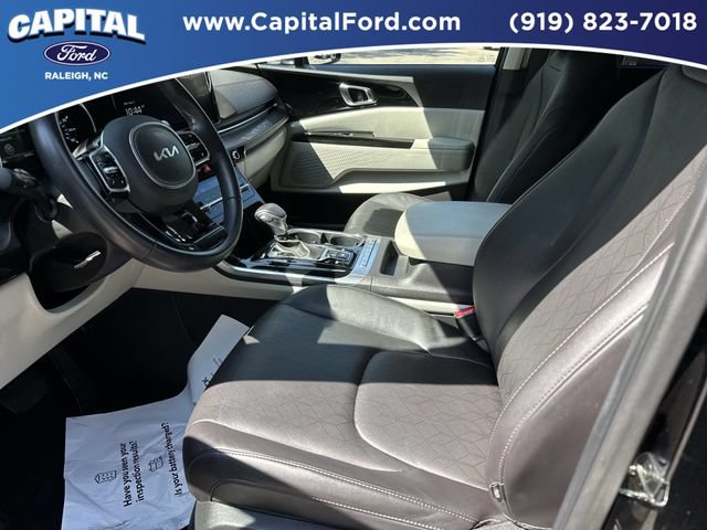 Used 2024 Kia Carnival EX FWD image 19