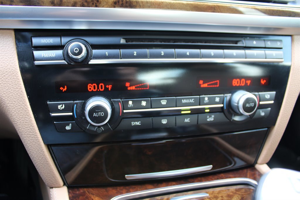 Used 2015 BMW 750Li xDrive image 27