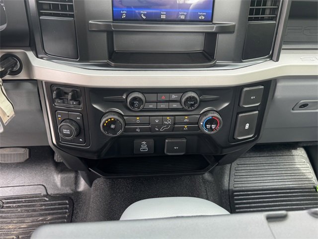 New 2025 Ford F550 4x4 Regular Cab Super Duty image 21