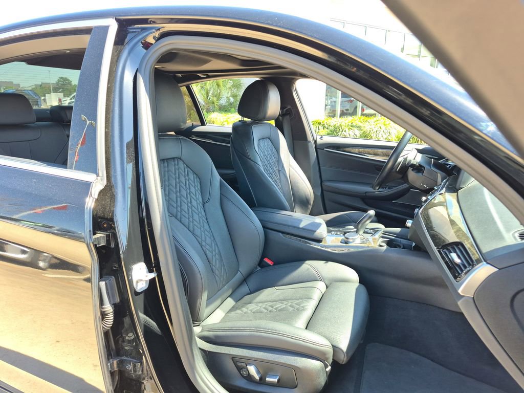 Used 2021 BMW 530i xDrive w/ Premium Package image 40