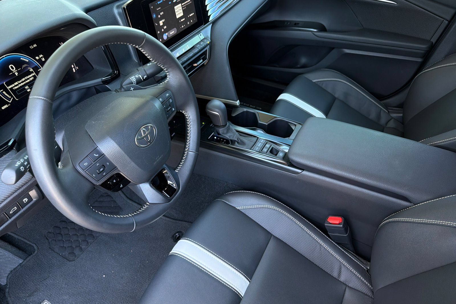Used 2026 Toyota Camry SE w/ Convenience Package FWD image 12