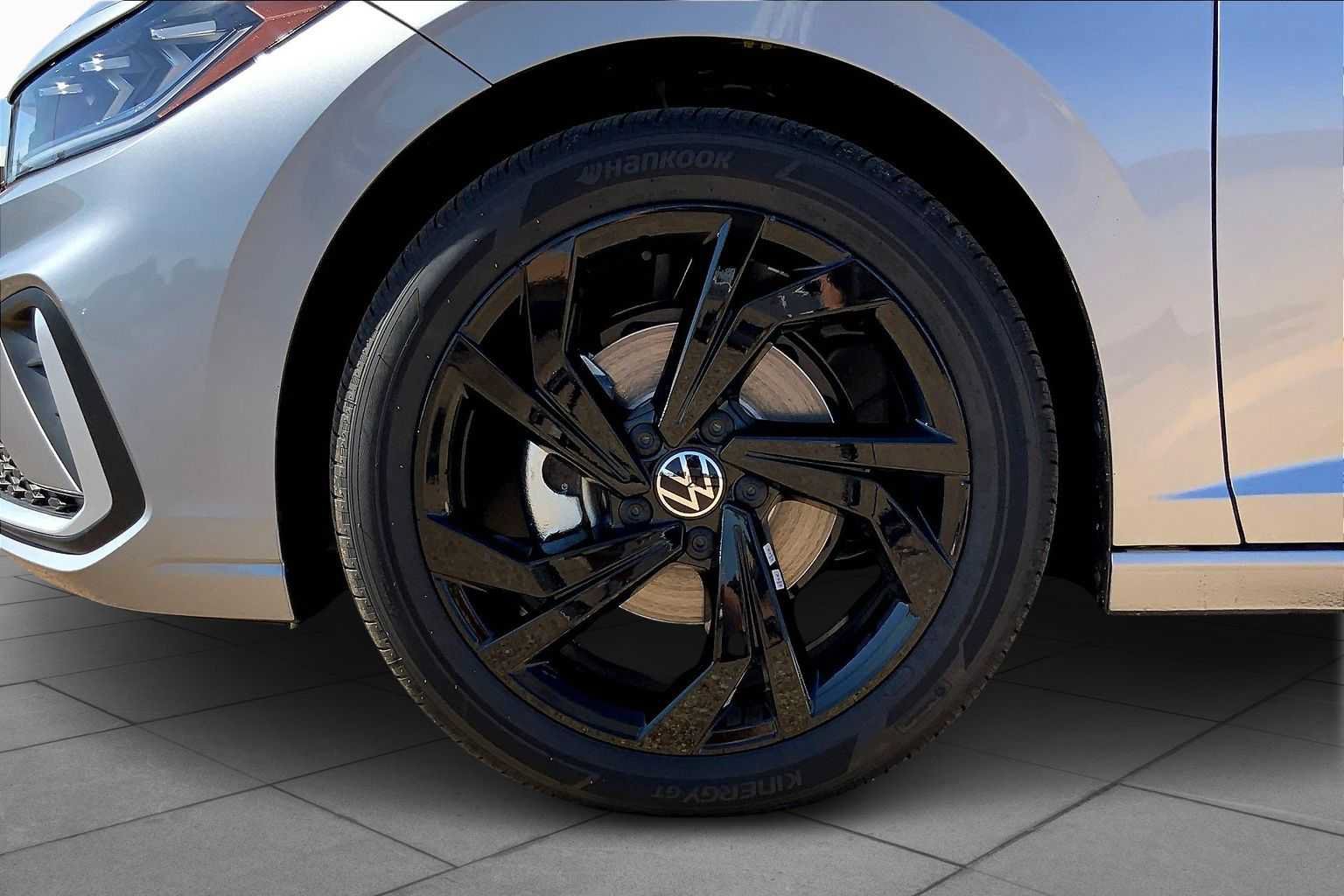 Used 2026 Volkswagen Jetta SE FWD image 12