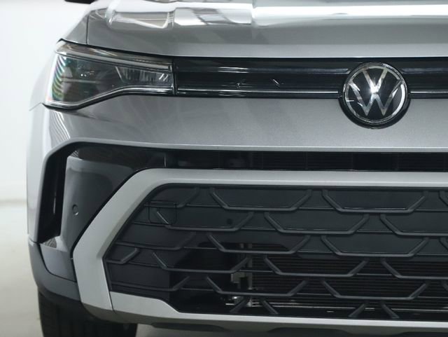 Used 2025 Volkswagen Taos SE FWD image 6