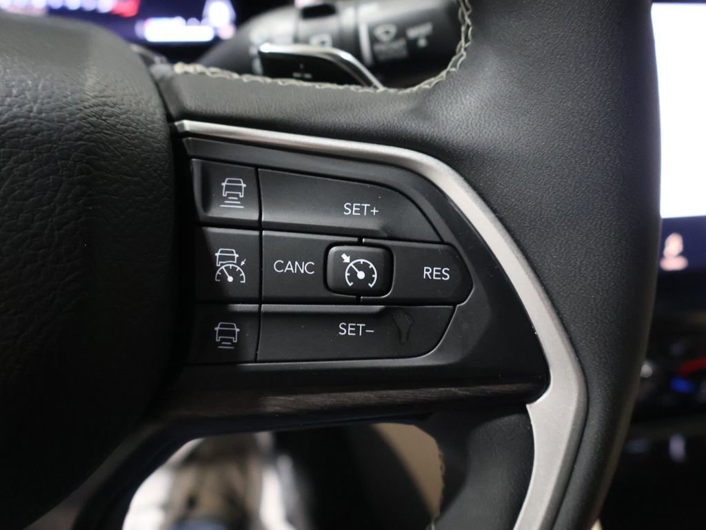 Used 2023 Jeep Grand Cherokee L Limited w/ Luxury Tech Group II image 36