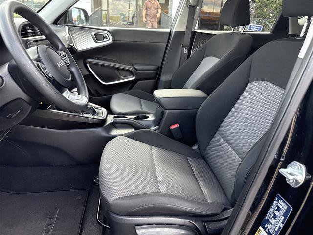 Used 2024 Kia Soul LX w/ LX Technology Package FWD image 4