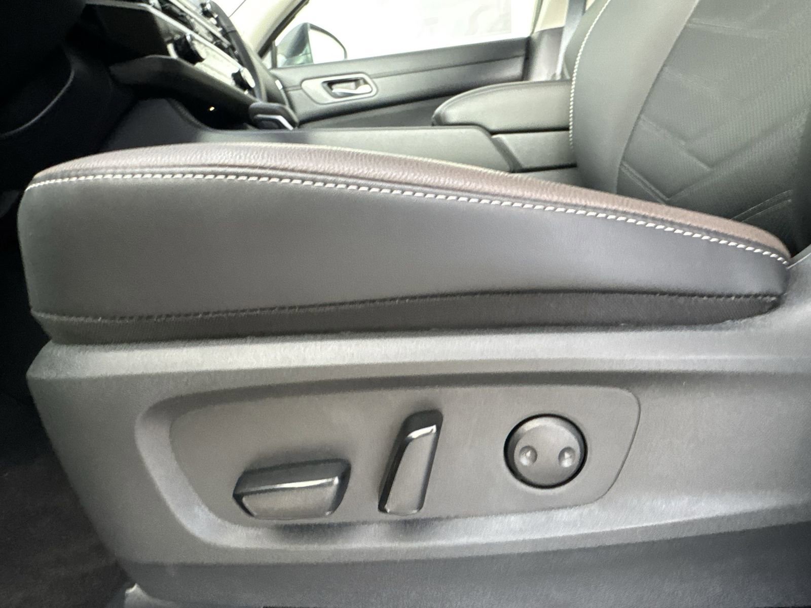 New 2025 Nissan Pathfinder Platinum w/ Cargo Package image 22