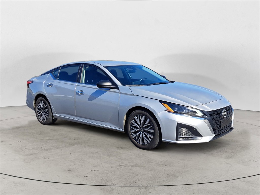 Used 2024 Nissan Altima 2.5 SV image 1