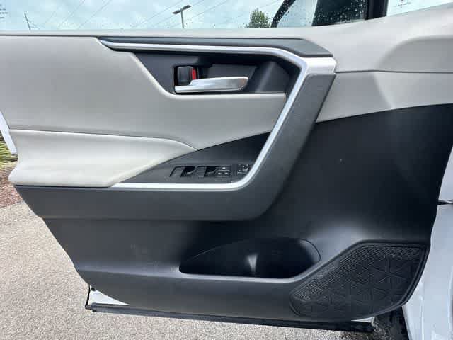 Used 2021 Toyota RAV4 XLE AWD/4WD image 16