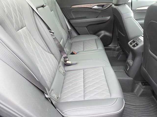 Used 2023 Buick Envision Avenir image 29