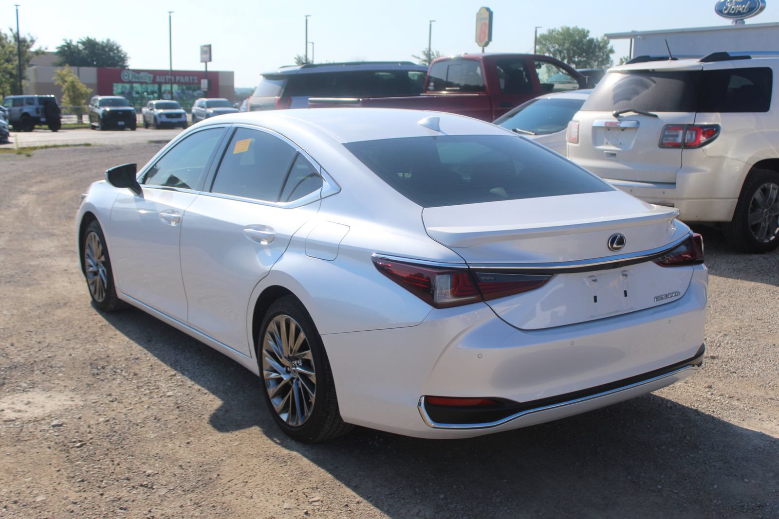 Used 2025 Lexus ES 300h w/ Luxury Package FWD image 4