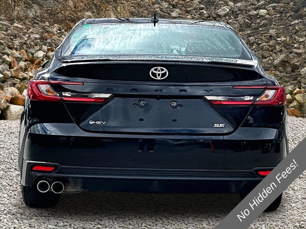 Used 2025 Toyota Camry SE FWD image 4