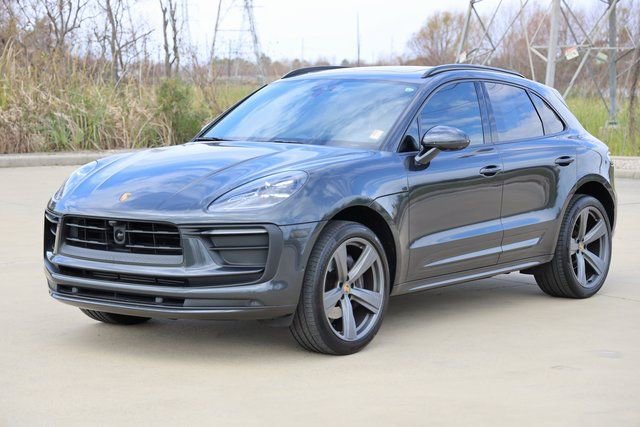 Used 2022 Porsche Macan image 3