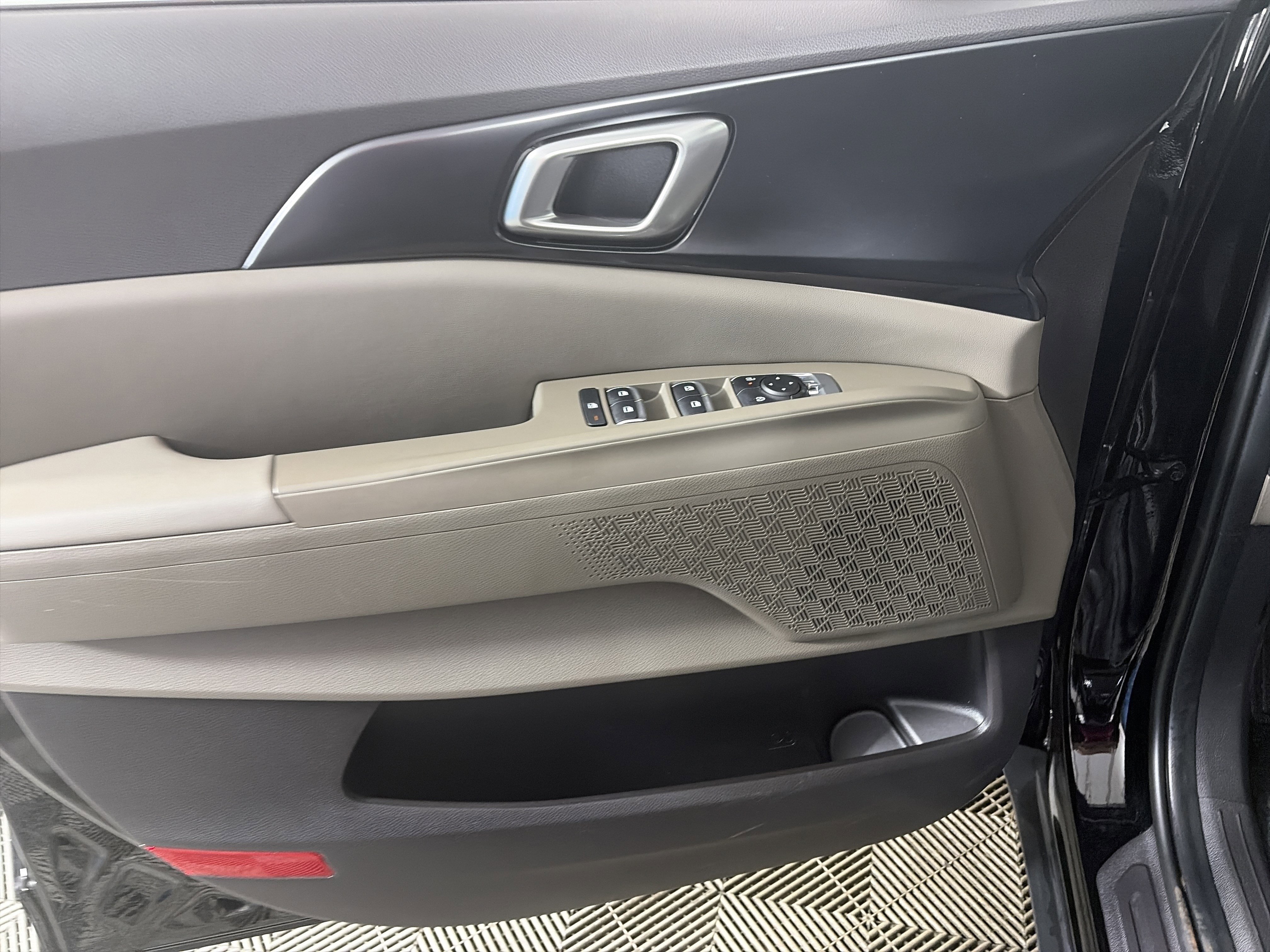 Used 2025 Kia Carnival image 21