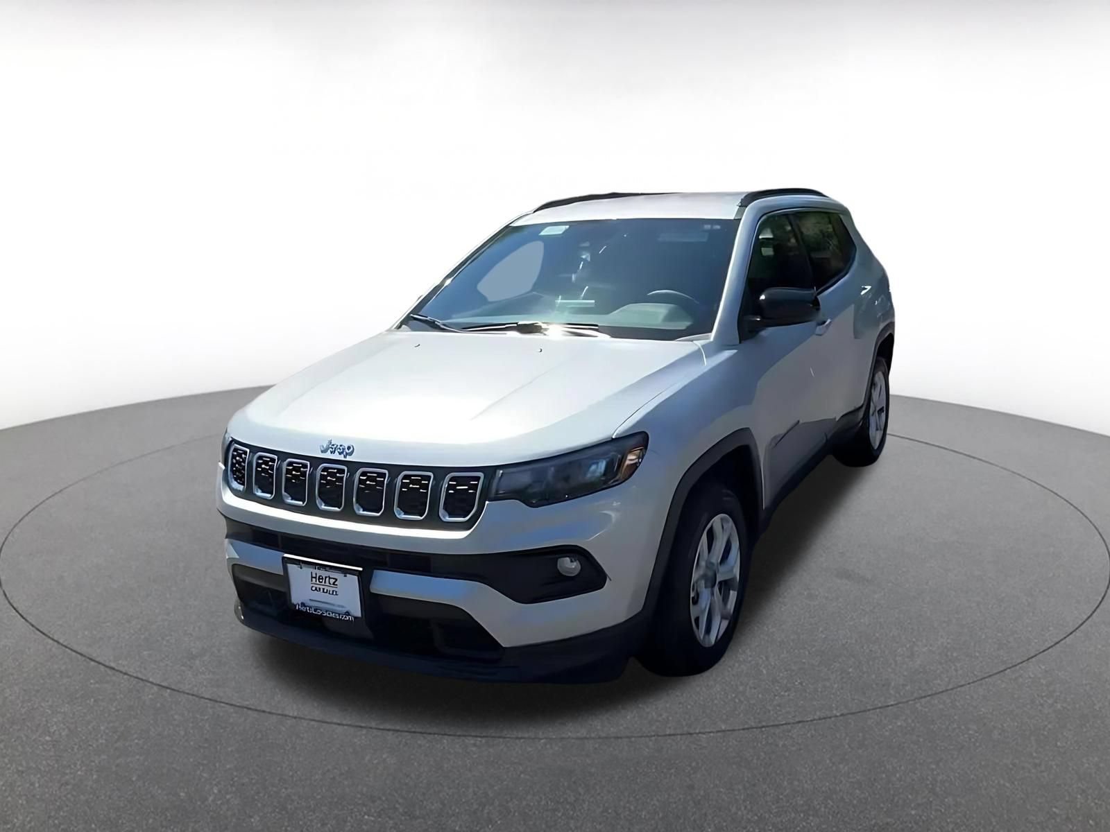 Used 2025 Jeep Compass Latitude AWD/4WD image 9