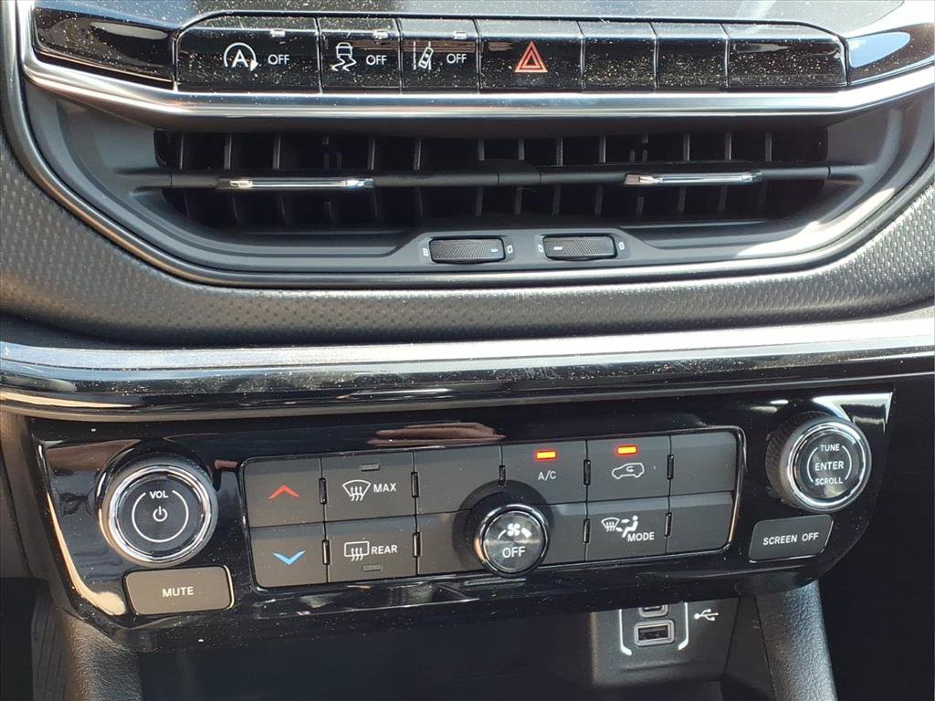 New 2026 Jeep Compass Latitude AWD/4WD image 16