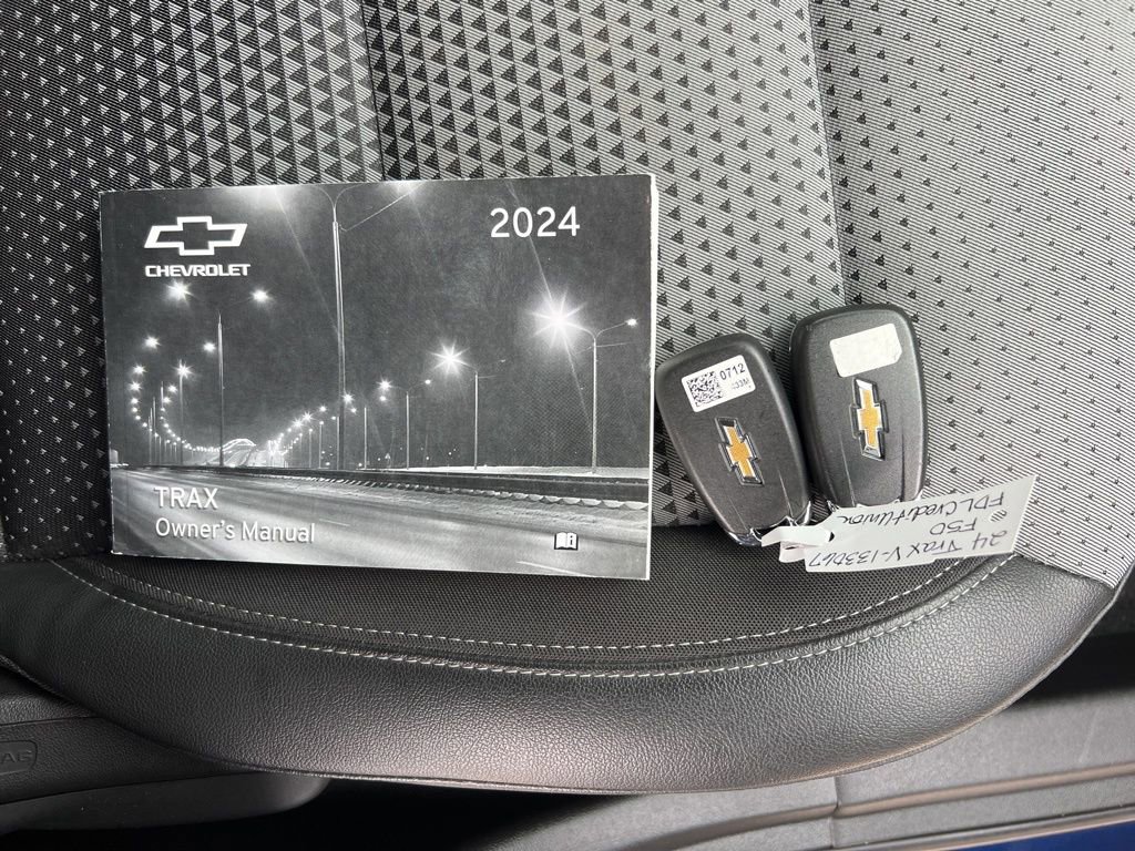 Certified 2024 Chevrolet Trax LT w/ Driver Confidence Package image 39