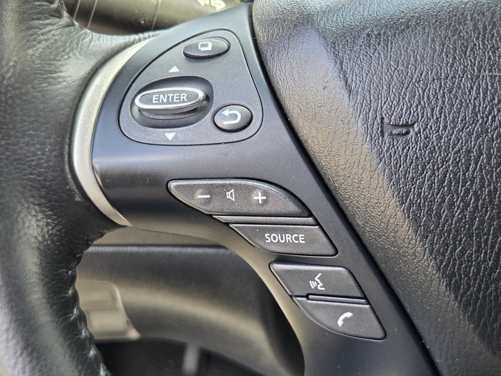 Used 2020 Nissan Pathfinder SV AWD/4WD image 26