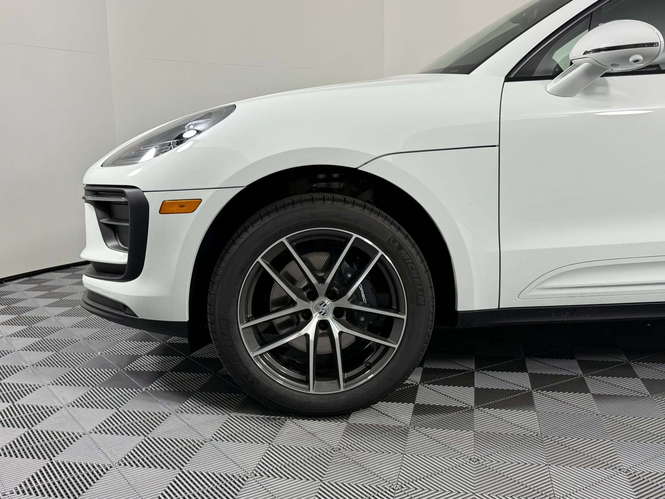 Certified 2026 Porsche Macan AWD/4WD image 12